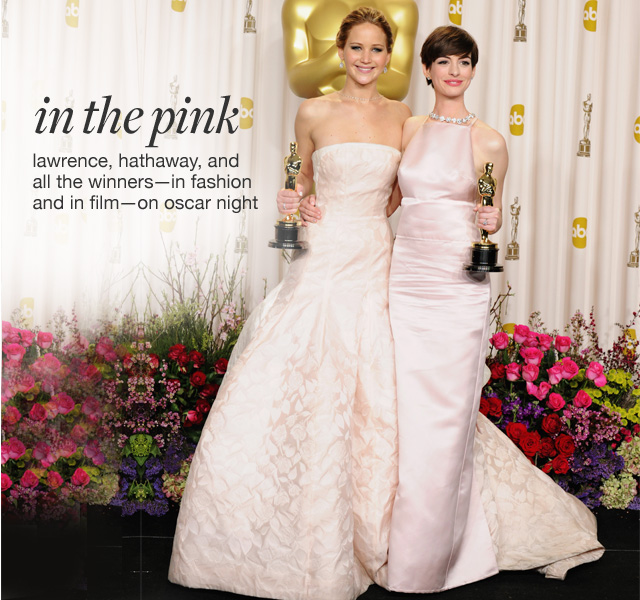 O site da Style.com evidencia as duas vencedoras mais importantes da noite com tons similares de rosa...