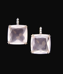 Brincos Rua das Pedras de ouro nobre com quartzo rosa e diamantes.